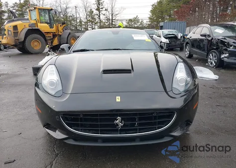 2013 Ferrari California z USA, uszkodzony, nr VIN ZFF65TJA8D0191839